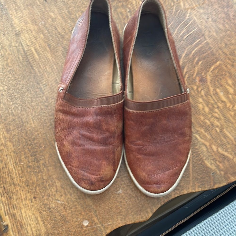 Frye slip on loafer in distressed brown